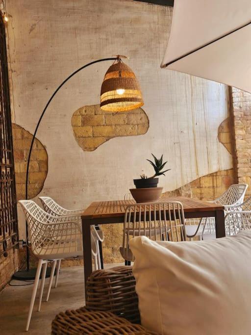 Tradicional Casa Con Patio Ruzafa Apartment บาเลนเซีย ภายนอก รูปภาพ