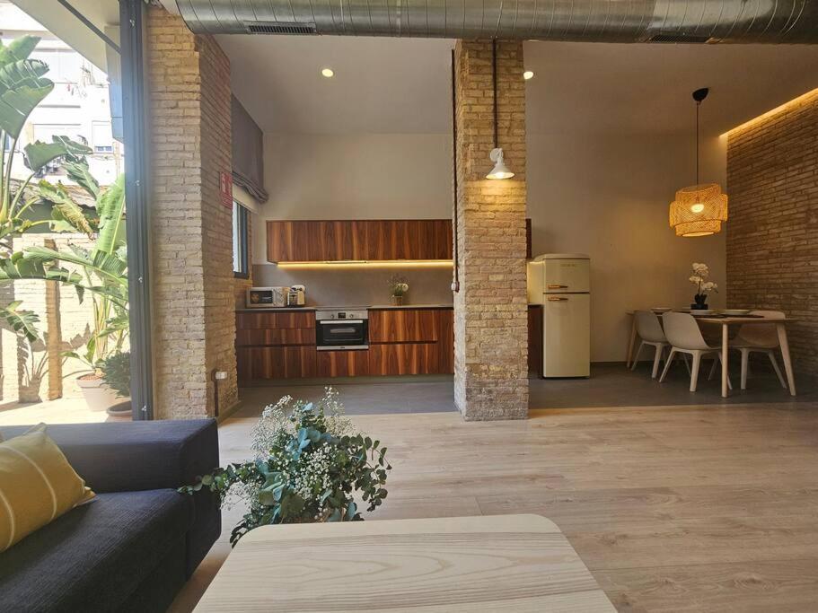 Tradicional Casa Con Patio Ruzafa Apartment บาเลนเซีย ภายนอก รูปภาพ