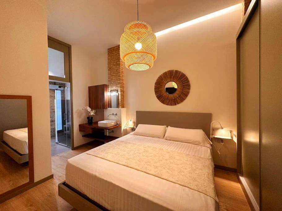 Tradicional Casa Con Patio Ruzafa Apartment บาเลนเซีย ภายนอก รูปภาพ